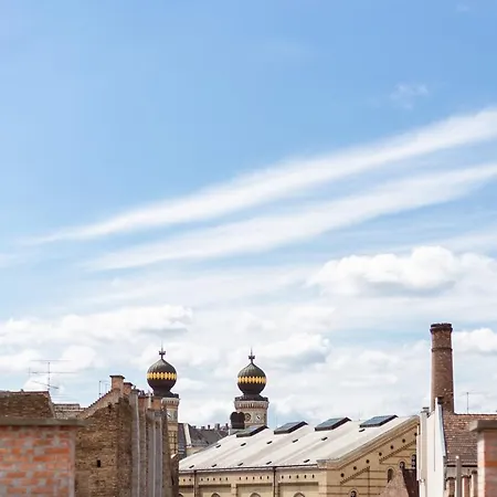 Sunny Penthouse Front Of Szimpla Kert *