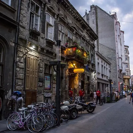 Sunny Penthouse Front Of Szimpla Kert *