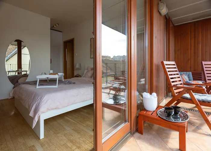 Sunny Penthouse Front Of Szimpla Kert Budapesta