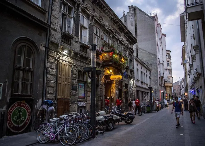 Sunny Penthouse Front Of Szimpla Kert *