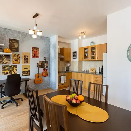 Apartment Sunny Penthouse Front Of Szimpla Kert *